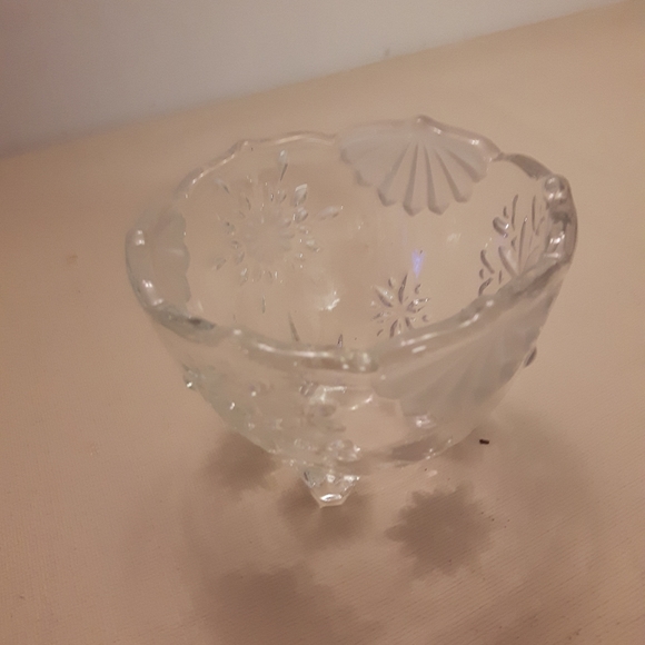 Small round clear glass serving candy dish - Picture 5 of 8